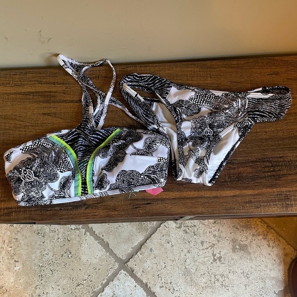 Victorias Secret Bikini Top Black Floral Bali Wave Mesh High Neck Crop Small S - Picture 1 of 15